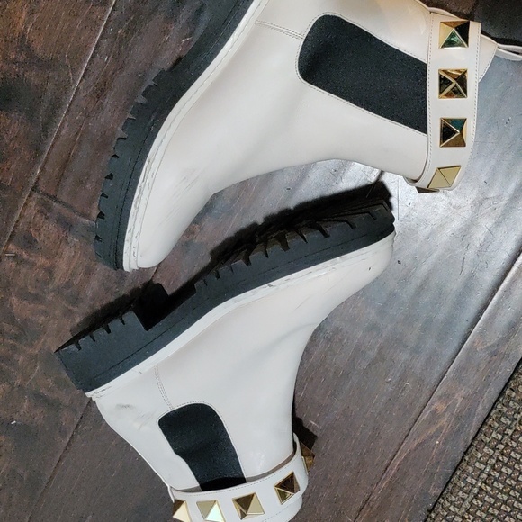 MICHAEL Kors Stark Pyramid Studs Chelsea Booties Size 10 - Picture 3 of 5